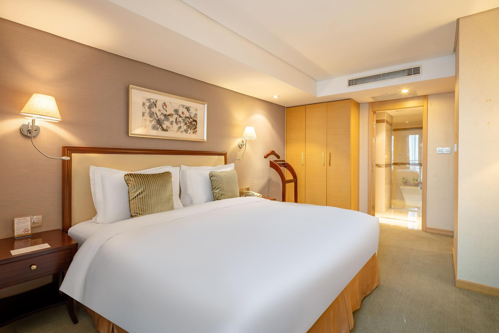 Regal Plaza Hotel & Residence Waigaoqiao Shanghai Exterior photo