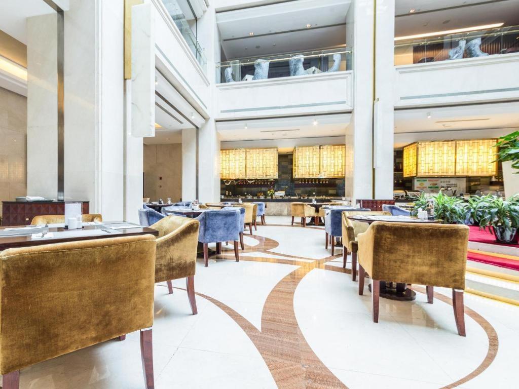 Regal Plaza Hotel & Residence Waigaoqiao Shanghai Exterior photo