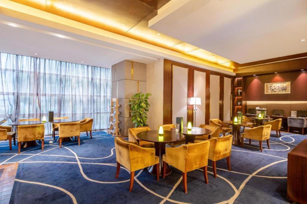 Regal Plaza Hotel & Residence Waigaoqiao Shanghai Exterior photo