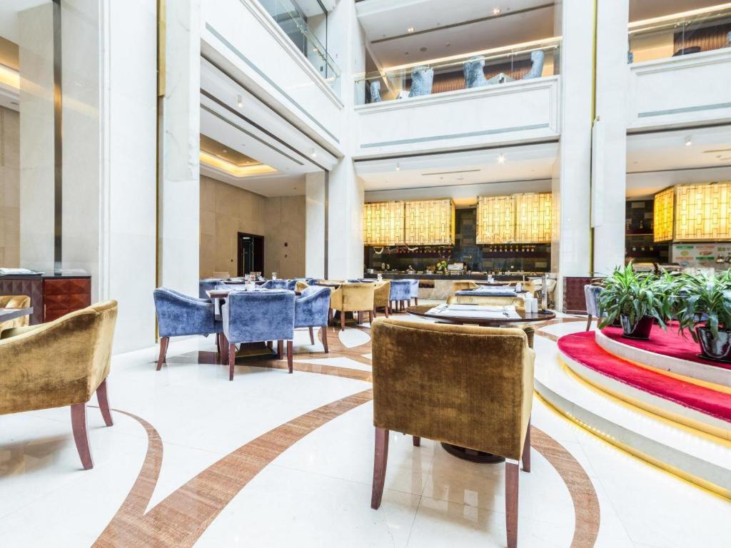 Regal Plaza Hotel & Residence Waigaoqiao Shanghai Exterior photo