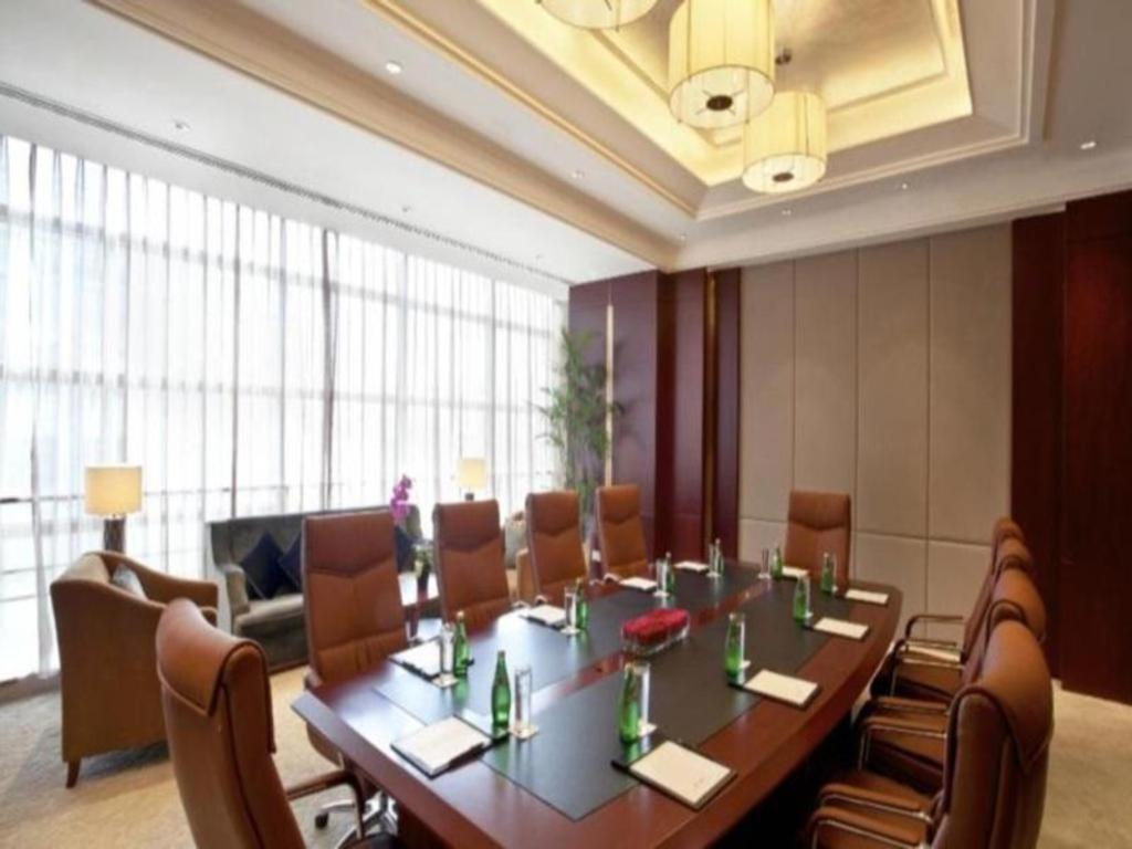 Regal Plaza Hotel & Residence Waigaoqiao Shanghai Exterior photo