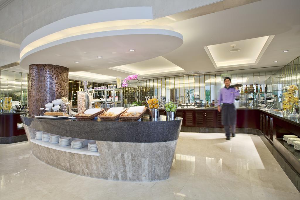 Regal Plaza Hotel & Residence Waigaoqiao Shanghai Exterior photo